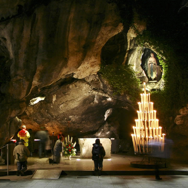 Significados e Simbolismo de Nossa Senhora de Lourdes